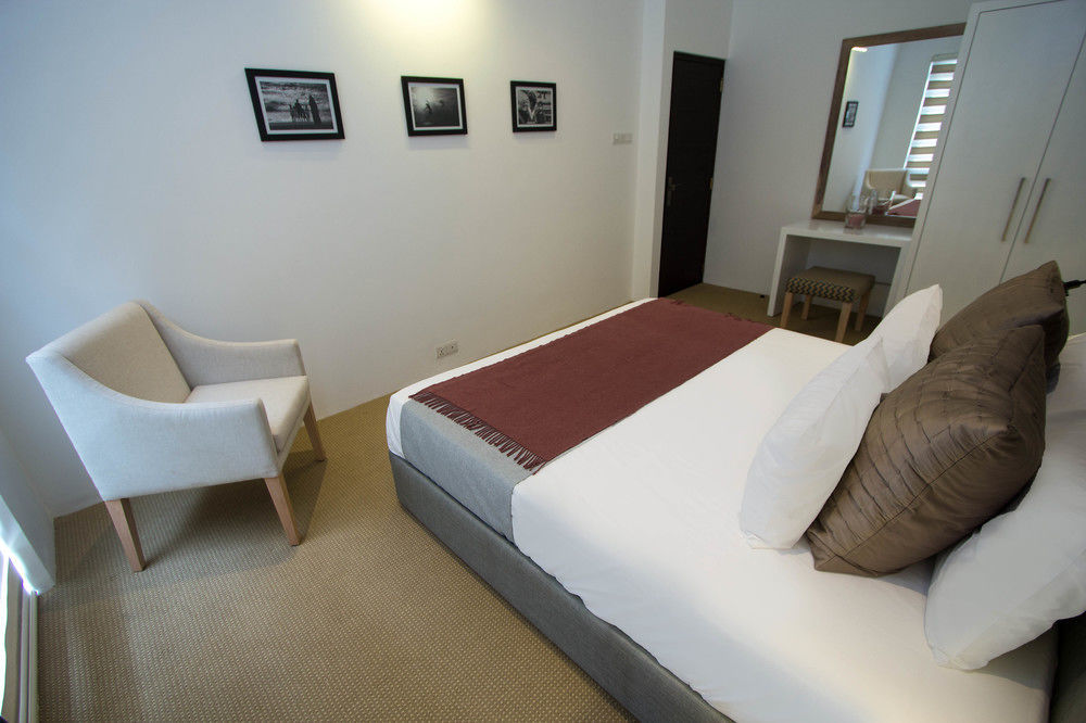 W15 Colombo Hotel Bagian luar foto